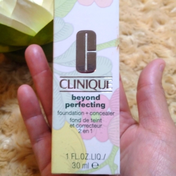 CLINIQUE foundation+ concealer - Picture 2 of 5
